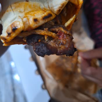 Dürümle Yanık Ve Özensiz İlgisiz