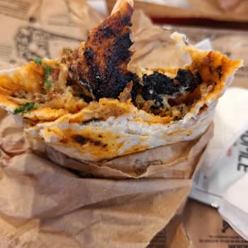 Dürümle Yanık Ve Özensiz İlgisiz