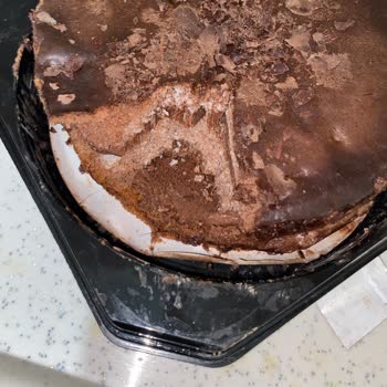 A101 Pastasında Hijyen Problem: Kıvırcık Kıl Buldum