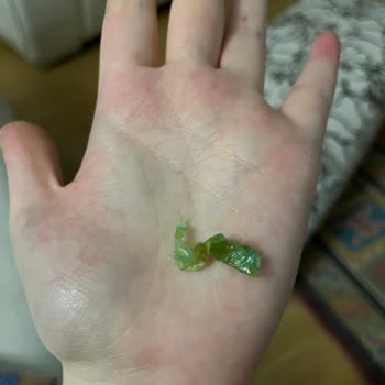 Bind Çikolata İçinden Çıkan Sert Plastik Cisim