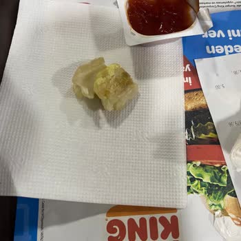 Burger King De Bozuk Marulların Hamburgerlere Konulması