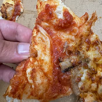 Domino's Pizza Yiyecek İçerisindeki Taban Sosu Ekşiliği