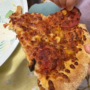 Domino's Pizza Yiyecek İçerisindeki Taban Sosu Ekşiliği