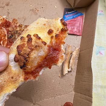 Domino's Pizza Yiyecek İçerisindeki Taban Sosu Ekşiliği