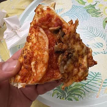 Domino's Pizza Yiyecek İçerisindeki Taban Sosu Ekşiliği