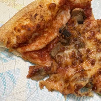 Domino's Pizza Yiyecek İçerisindeki Taban Sosu Ekşiliği