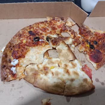 Domino's Pizza. Yanık Lahmacun Üstü Pizza.