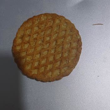 Eti Gıda Eti Yulaflı Bisküvi Kıymık Parçası Gibi Bir Şey Çıktı