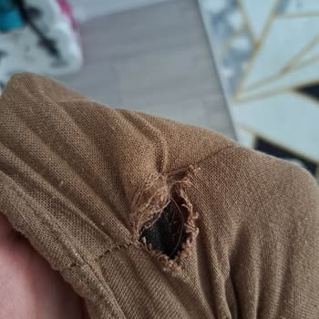 DeFacto Bayramlık Pantolonda Beklenmedik Yırtılma