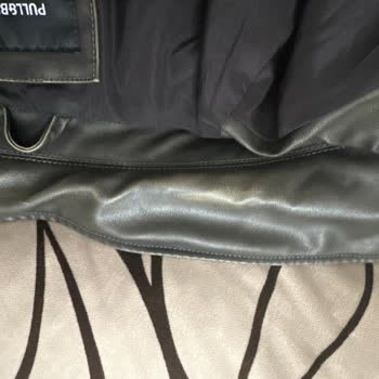 Pull Bear Deri Ceket Boya Attı