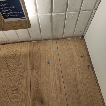 Mavi Mağazalarına Çalışanların Suratından Sorumsuzluğundan Girilmiyor