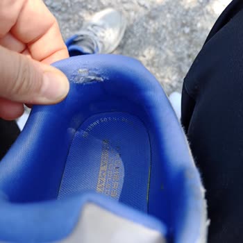 Skechers Ürünlerinin Arkasında Durmuyor.