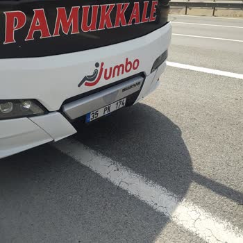 Pamukkale Turizm Yolda Kaldık. Otobana Yağ Akıyor.