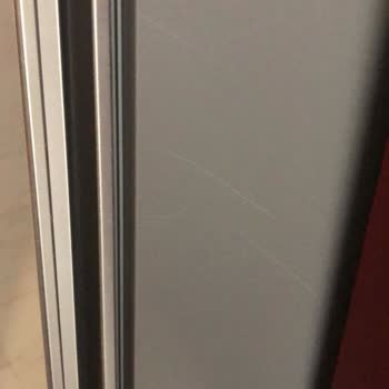 Bosch Yeni Buzdolabında Derin Çizikler: Müşteri Huzursuzluğu