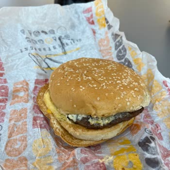 Burger King Aynen Big King Yiyorum.