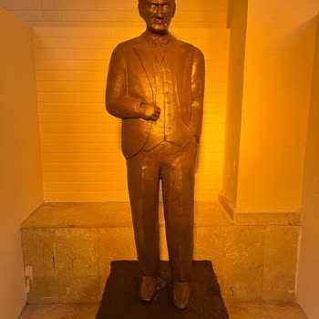 My Chocolate Atatürk Heykelinde İsim Yazılmaması