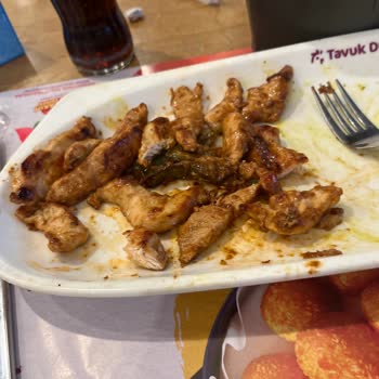 Akasya AVM Tavuk Dünyası Gidilmemesi Gereken Yer