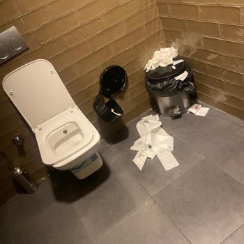 Tavuk Dünyası Soğuk Yemek Ve Hijyen Sorunu - İzmir Şubesi