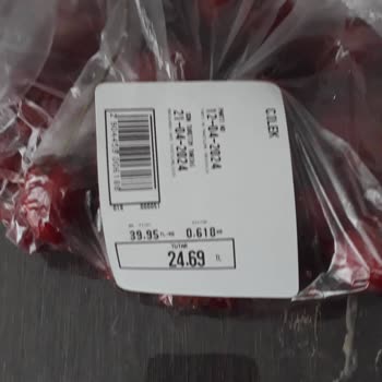 Altunbilekler Çürük Çilek Satışa Sunulmuş