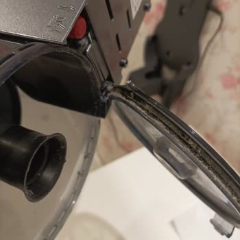 Fakir Süpürge Toz Haznesi Kapağı Kırıldı