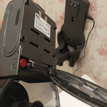 Fakir Süpürge Toz Haznesi Kapağı Kırıldı