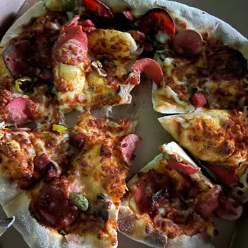 Küçükköy Domino's Pizzayı Üst Üste Yanlış Gönderiyor, Alay Ediyor.