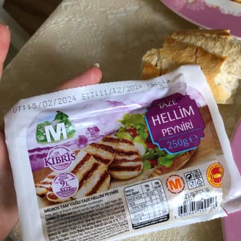 Migros Hellim Peynirden Çıkan Sinek