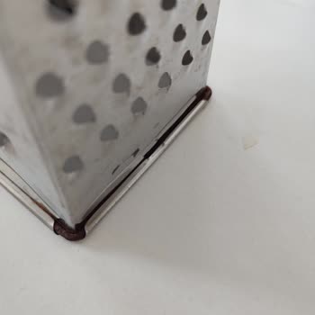 IKEA Paslanmaz Denilen Rende Paslanıyor