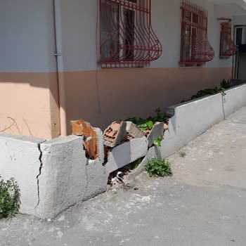 İBB - İstanbul Büyükşehir Belediyesi Pendik Harika Sokak Ve Kitap Sokağın Birleştiği Noktada Kasis Olmaması