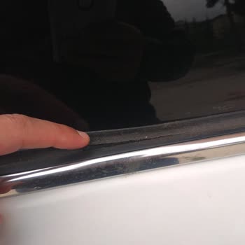 Citroen C-Elysee Aracın Sıyırıcı Cam Fitili Kalitesizliği Ve Deformesi