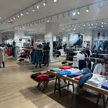 Mavi Canı İsterse Değişir Canı İstemezse Değişmeyen Mağaza Mavi