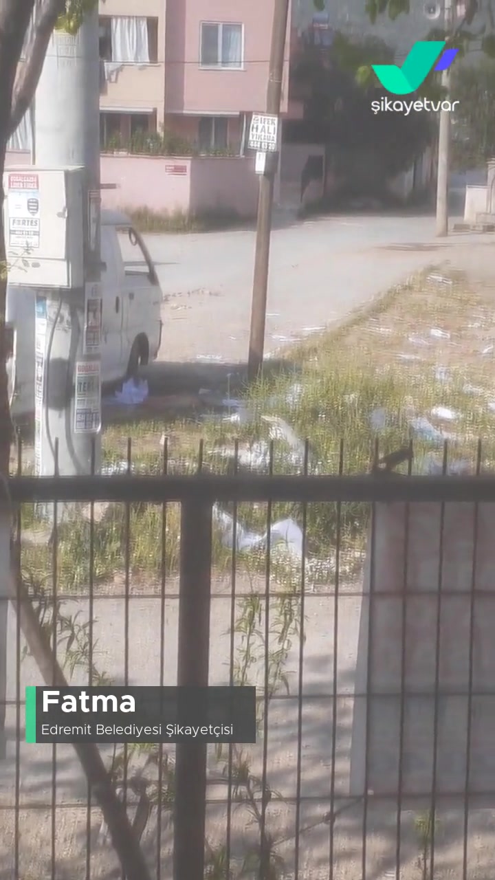 Edremit Belediyesi Eski Bir Aracın Yarattığı Pislik videonun kapak resmi