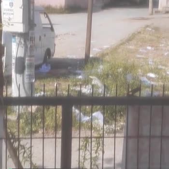 Edremit Belediyesi Eski Bir Aracın Yarattığı Pislik