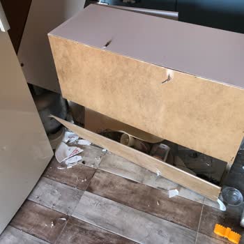 Koçtaş Montaj Hatası Sebebiyle Mutfak Dolapları Yere Düştü