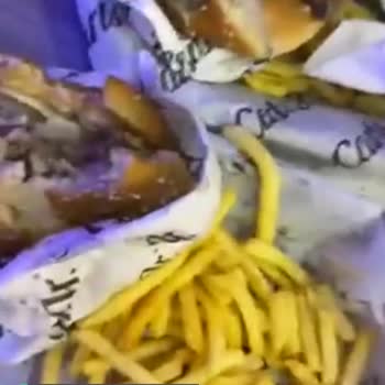 Carl's Jr. Pahalı Ve Kötü Hamburger!