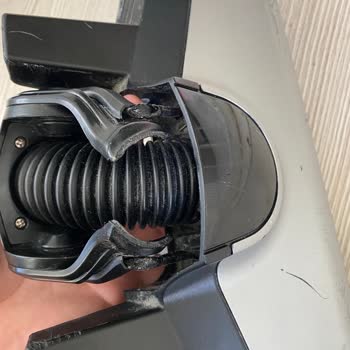 Bosch Elektrikli El Aletleri Bosch BCS612KA2 Dikey Süpürge Başlığının Ek Yerleri Kırıldı!