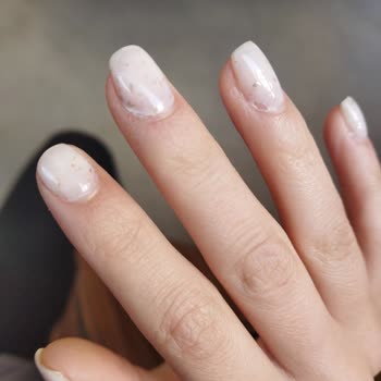 Zafer Plaza Gratis'te Yapılan Kalıcı Oje