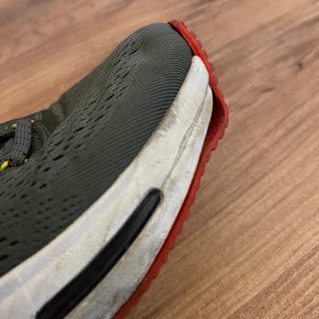 Skechers Tabanda Açılma Astarda Açılma Ürünün Arkasında Dur