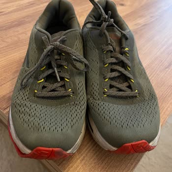 Skechers Tabanda Açılma Astarda Açılma Ürünün Arkasında Dur