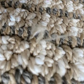 Nun Dekoratif Halı Yüksek Fiyat, Düşük Kalite: Halımdaki Tiftiklenme Sorunu