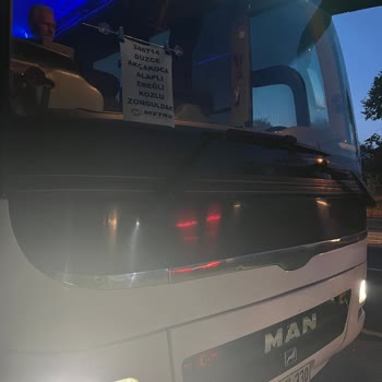 Metro Turizm Aracı Düzce De Yolda Kaldı