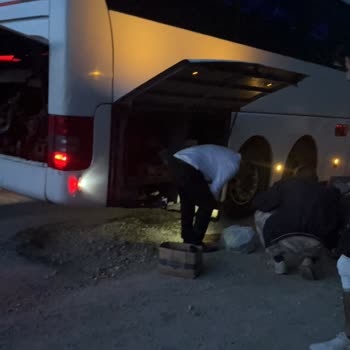 Metro Turizm Aracı Düzce De Yolda Kaldı