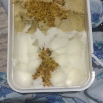 Migros Markalı Antep Fıstıklı Kaymaklı Dondurmanı Tadı Rengi Garip