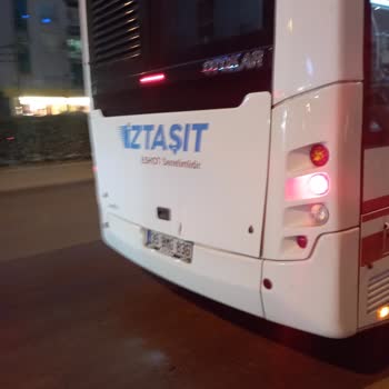 660 Numaralı İzulaş Şoförü Durakta İndirmeden Devam Etti