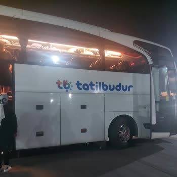 Tatilbudur'dan Tura Katıldık Otobüsün Hidroliği Ve Tekerleği Patladı