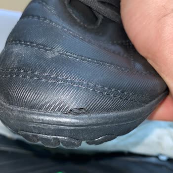 Lotto Halı Saha Ayakkabısı Ön Tarafı Patlaması