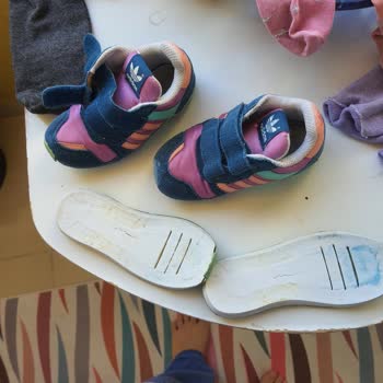 Adidas Ayakkabının Altı Çıktı