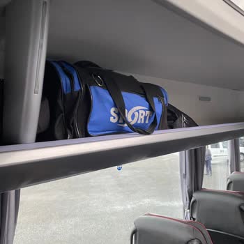 Süha Turizm Çantamı Zorla Aşağı İndirmeye Çalışıyor.