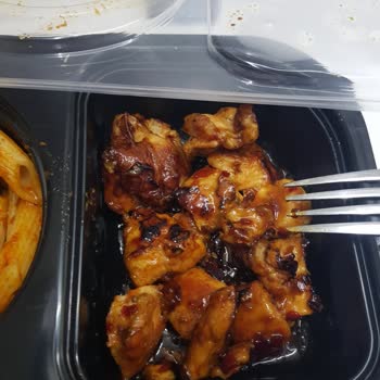 Tavuk Dünyası Soğuk Yemek Ve İlgisiz Servis Hayal Kırıklığı