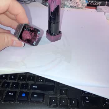 Watsons's Bozuk Kozmetikleri Satıyor İade De Almıyor